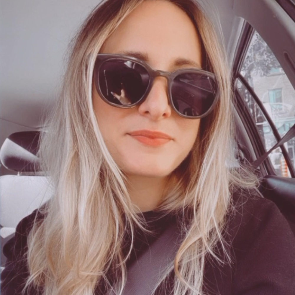Meet your Posher, Demi